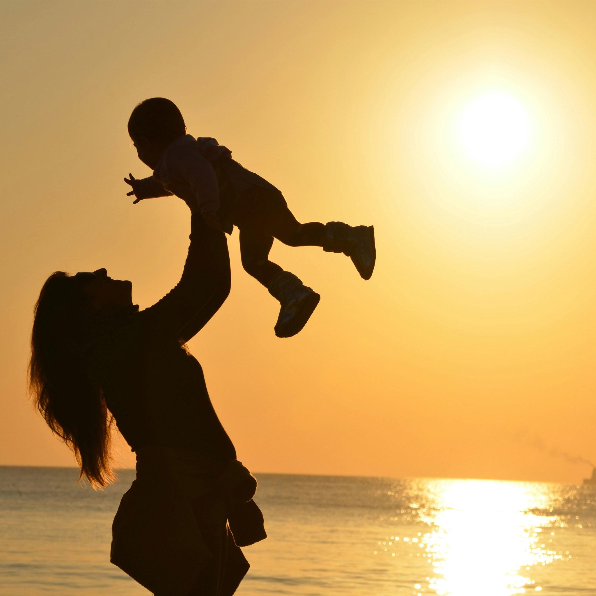 Sonnenstich bei Babys und Kleinkindern erkennen und behandeln
